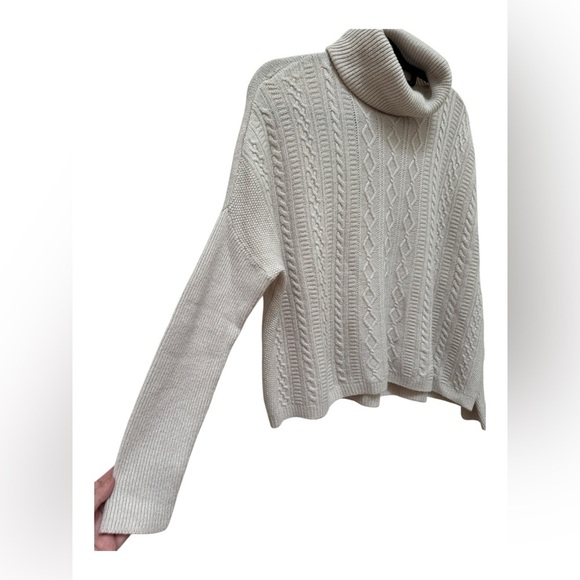 ✨ Cashmere and Wool blend sweater in Oatmeal - Made in Italy - Picture 3 of 11